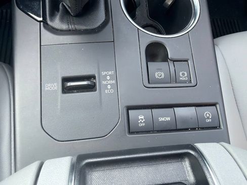 Used 2021 Toyota Highlander XLE FWD image 13