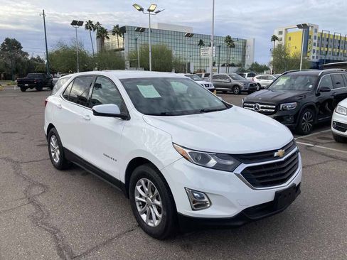 Used 2018 Chevrolet Equinox LT image 2