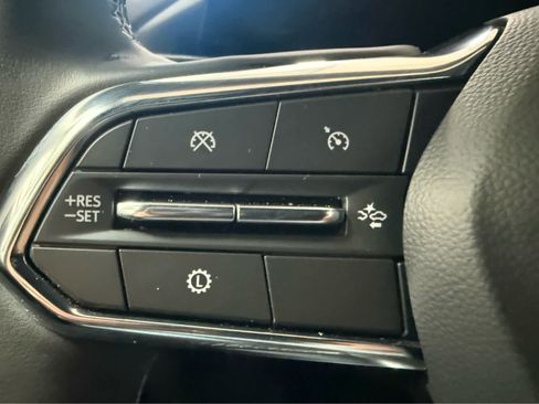 Used 2025 Chevrolet Traverse LT w/ Driver Confidence Package AWD/4WD image 18