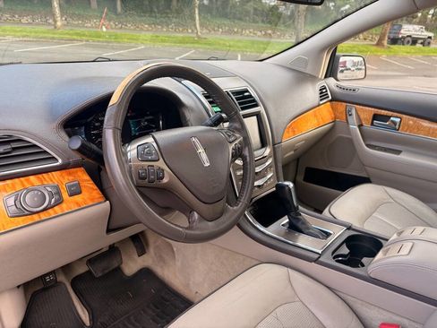 Used 2013 Lincoln MKX AWD image 10