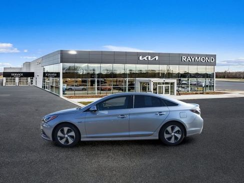 Used 2016 Hyundai Sonata Limited w/ Option Group 02 FWD image 6