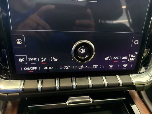 Used 2025 GMC Yukon XL Denali w/ Sun & Power Step Package image 12