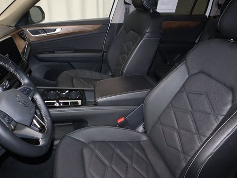 Used 2025 Volkswagen Atlas SE FWD image 26