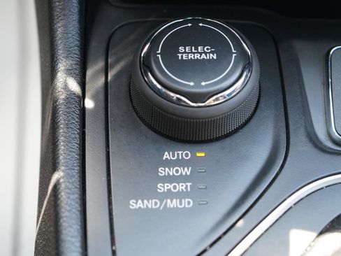 Used 2019 Jeep Cherokee Latitude w/ Popular Appearance Group AWD/4WD image 84