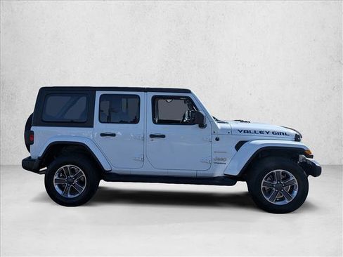 Used 2022 Jeep Wrangler Unlimited Sahara image 4