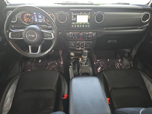 Used 2019 Jeep Wrangler Unlimited Sahara AWD/4WD image 9