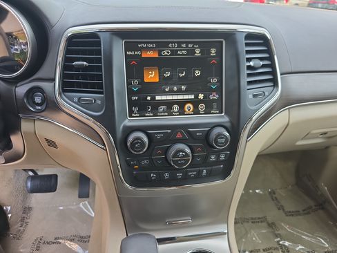 Used 2017 Jeep Grand Cherokee Overland AWD/4WD image 17