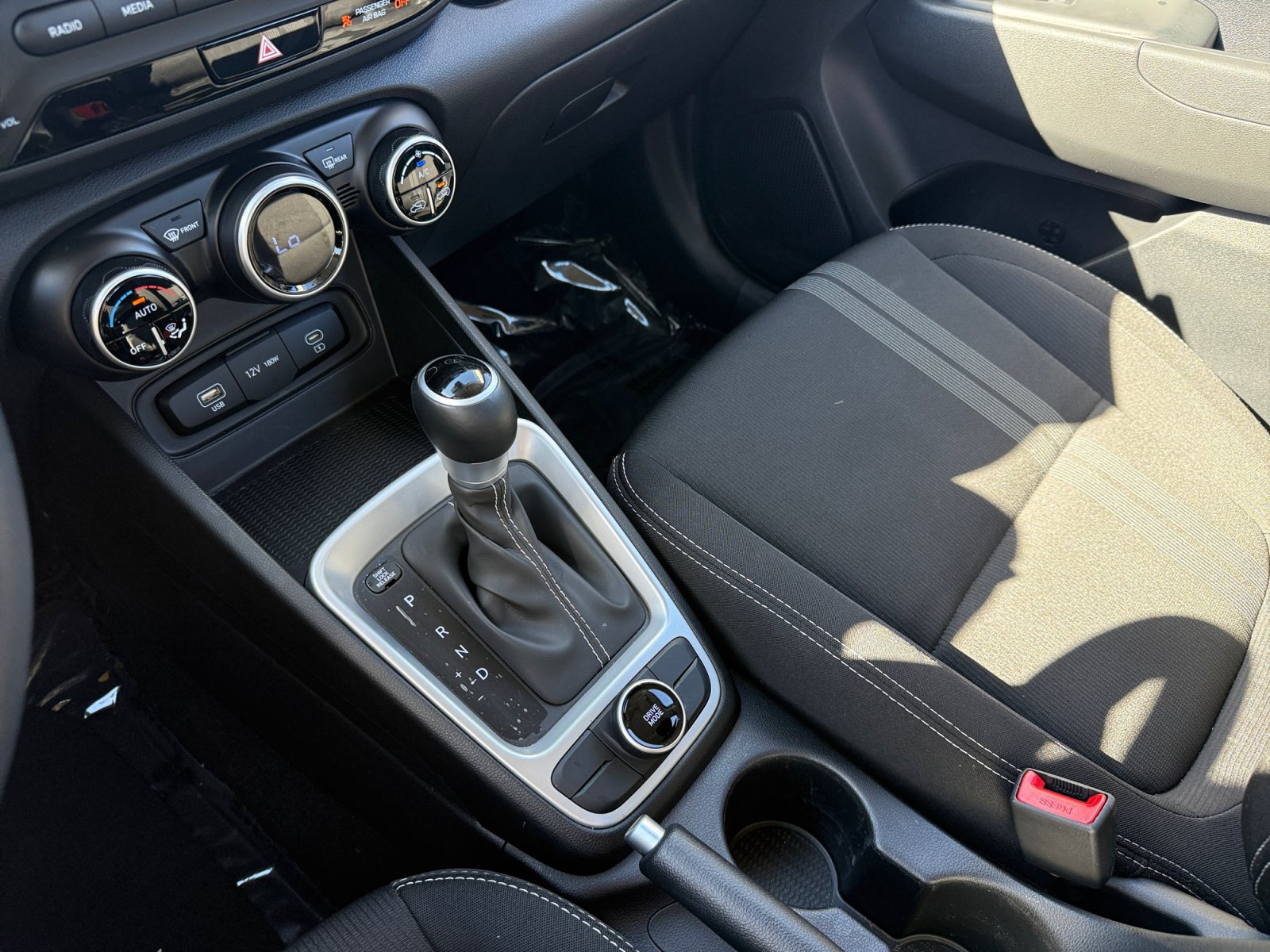 Certified 2025 Hyundai Venue SEL FWD image 13