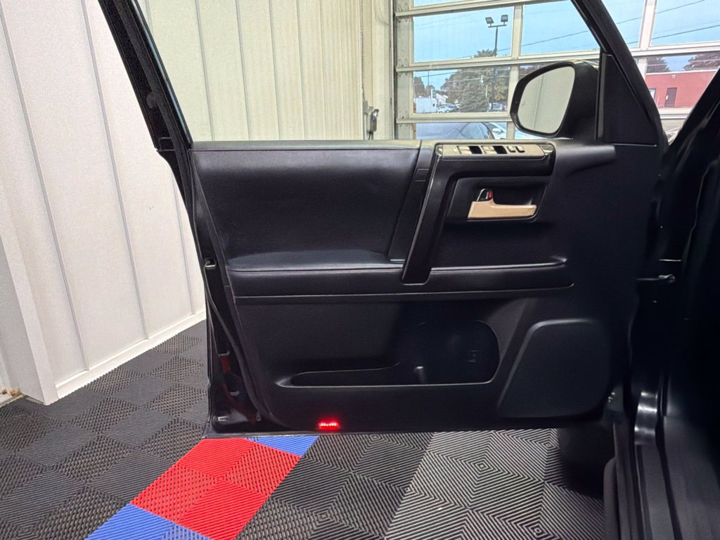 Used 2023 Toyota 4Runner TRD Off-Road Premium w/ Off Road Premium Plus Package AWD/4WD image 5