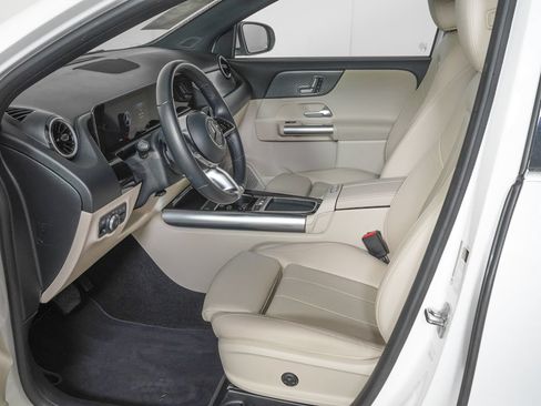 Used 2025 Mercedes-Benz GLA 250 4MATIC image 14