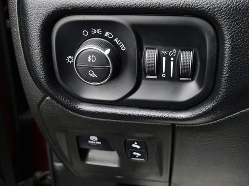 Used 2019 RAM 1500 Big Horn AWD/4WD image 25