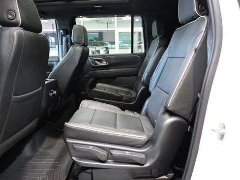 Used 2022 GMC Yukon XL SLT w/ SLT Premium Package AWD/4WD image 11
