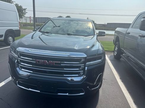 Used 2020 GMC Acadia SLT w/ Premium Package FWD image 2