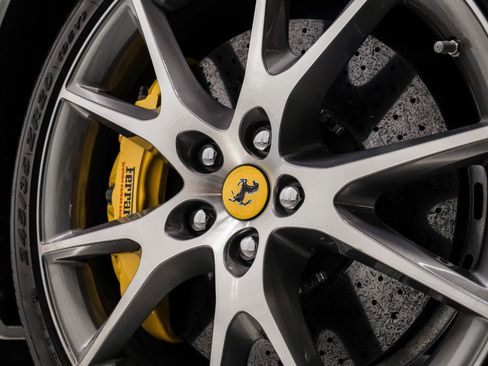 Used 2014 Ferrari California image 10