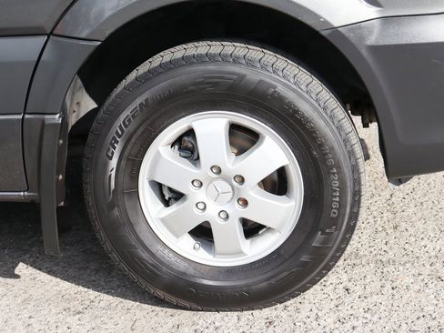 Used 2018 Mercedes-Benz Sprinter 2500 image 39