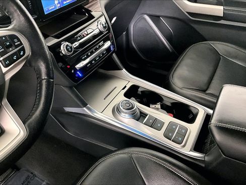 Used 2022 Ford Explorer Limited w/ Equipment Group 301A image 17