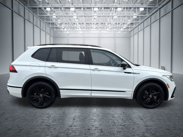 Used 2023 Volkswagen Tiguan SE R-Line FWD image 2