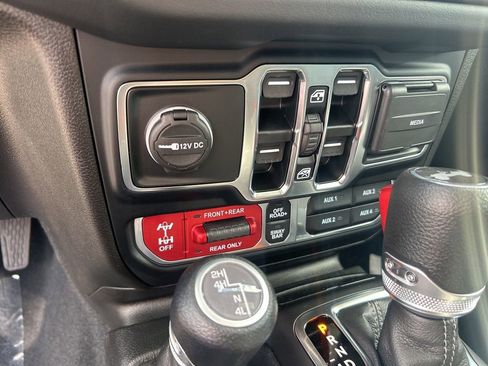 New 2024 Jeep Wrangler Unlimited Rubicon w/ Technology Group image 55