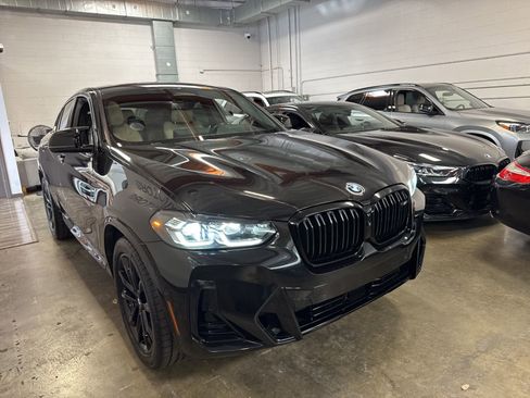 Used 2023 BMW X4 M40i image 3