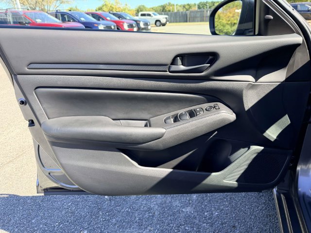 Used 2024 Nissan Altima 2.5 S FWD image 14