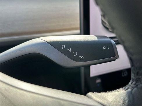 Used 2021 Tesla Model Y Long Range image 15