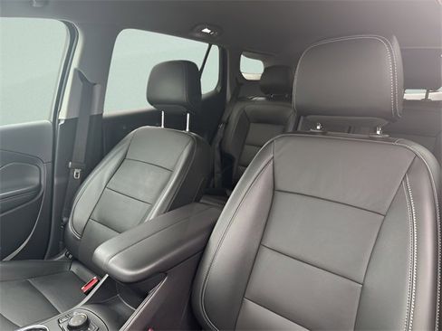 Used 2024 GMC Terrain SLT image 23