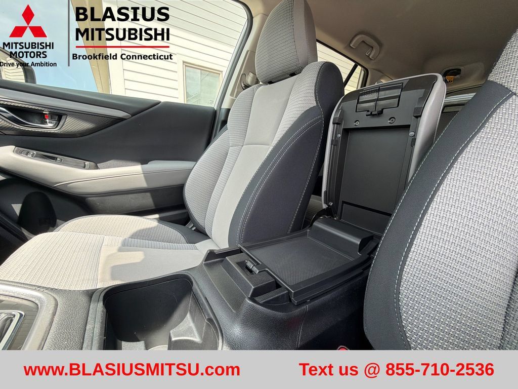 Used 2024 Subaru Outback Premium AWD/4WD image 31