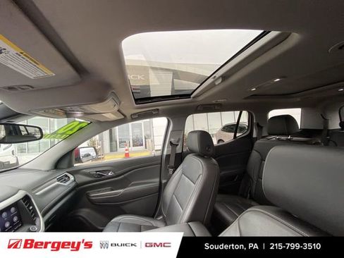 Used 2020 GMC Acadia SLT w/ Driver Alert Package II image 21