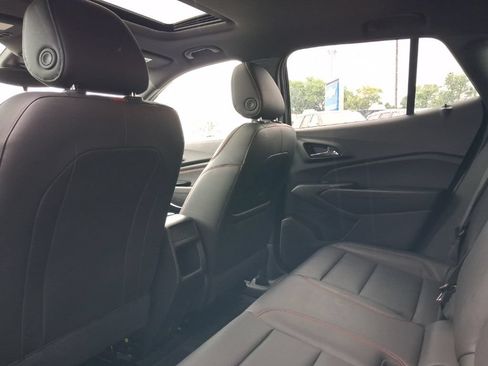 Used 2025 Chevrolet Trax RS w/ Sunroof Package FWD image 26