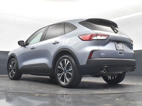 Used 2022 Ford Escape SE w/ SE Sport Appearance Package image 22