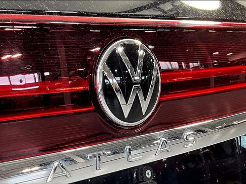 Used 2024 Volkswagen Atlas SE image 22