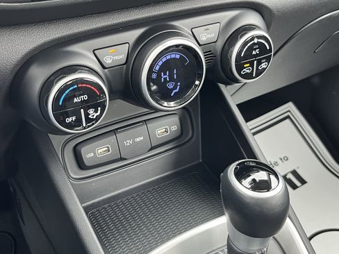 Used 2022 Hyundai Venue SEL image 68