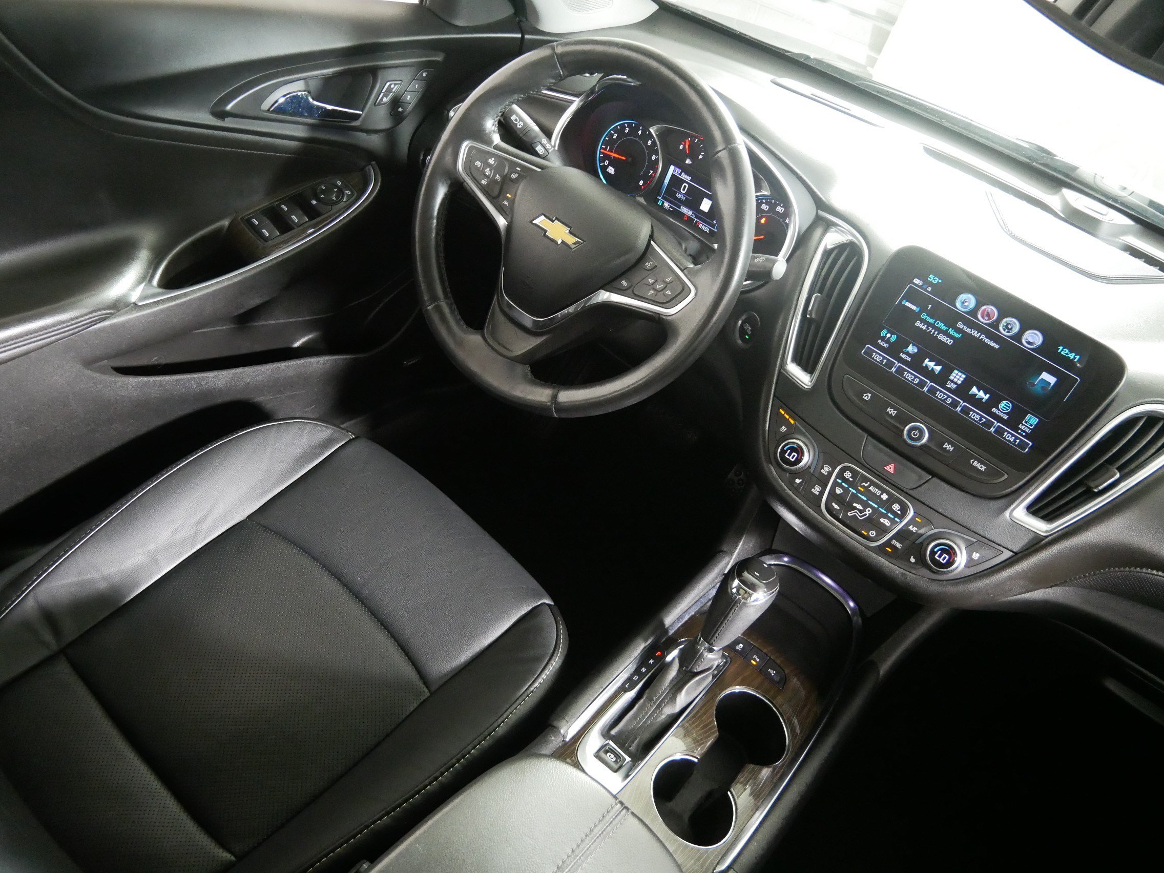 Used 2017 Chevrolet Malibu Premier w/ Premier Sun and Wheel Package FWD image 9