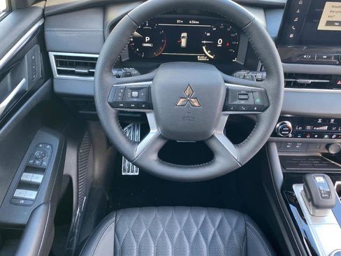 New 2025 Mitsubishi Outlander SEL image 4