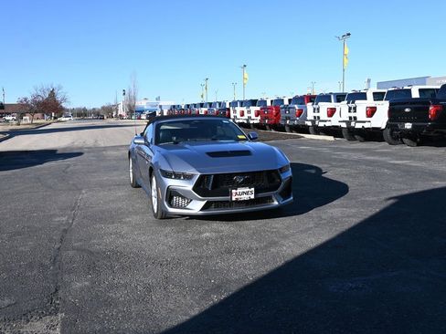 Used 2025 Ford Mustang GT Premium image 3