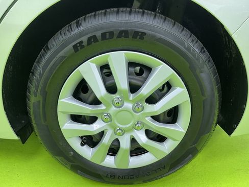 Used 2019 Hyundai Elantra SE image 14