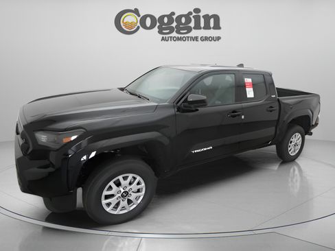 Used 2025 Toyota Tacoma SR5 AWD/4WD image 2