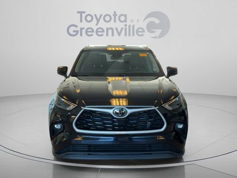 Used 2023 Toyota Highlander XLE FWD image 9