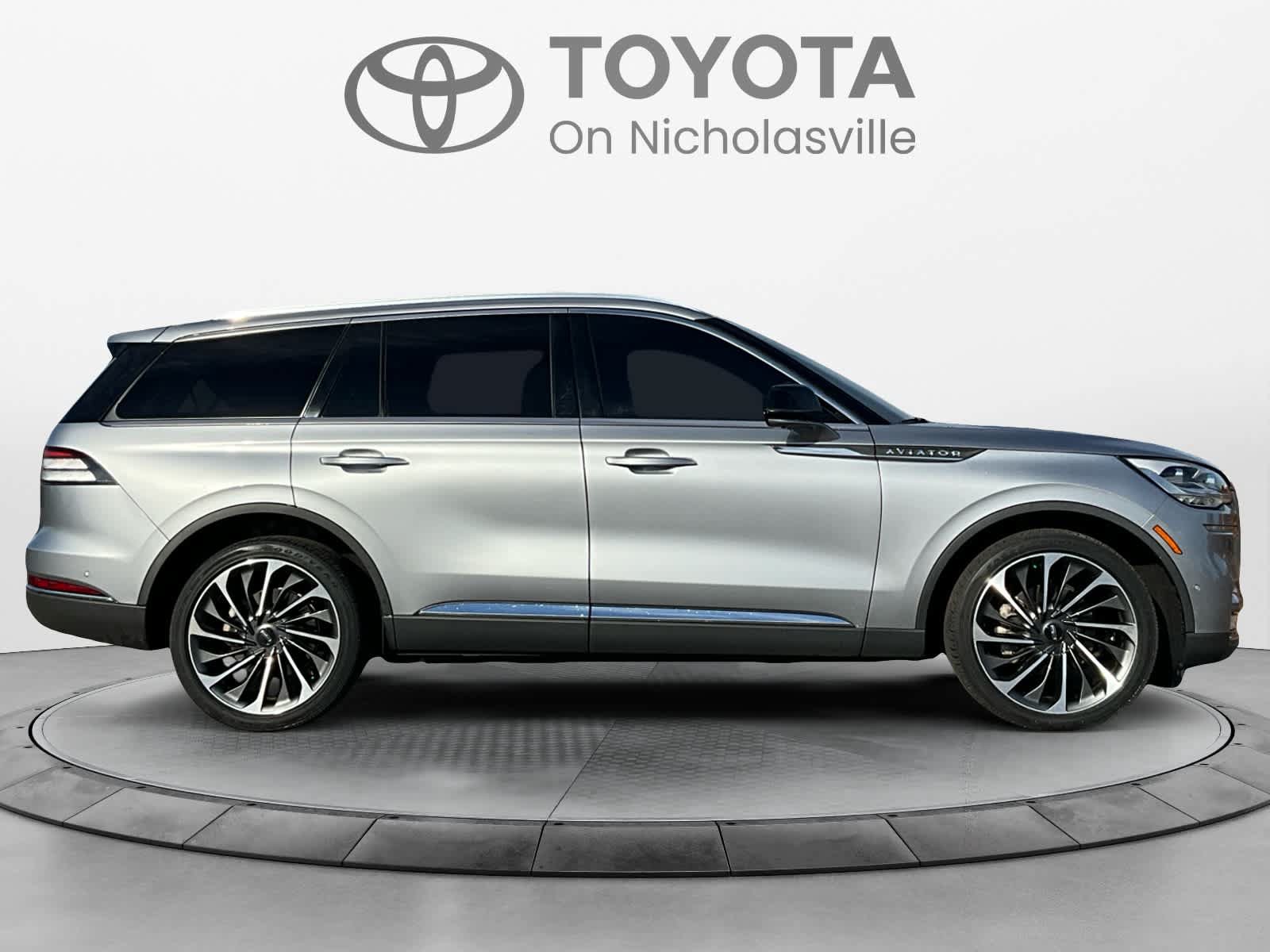 Used 2022 Lincoln Aviator Reserve w/ Equipment Group 201A AWD/4WD image 6