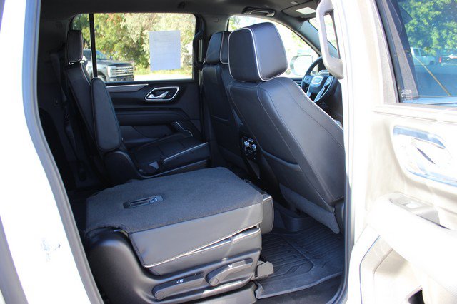 Used 2024 GMC Yukon XL SLT w/ SLT Luxury Package AWD/4WD image 16