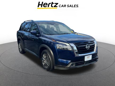 Used 2025 Nissan Pathfinder SV image 1