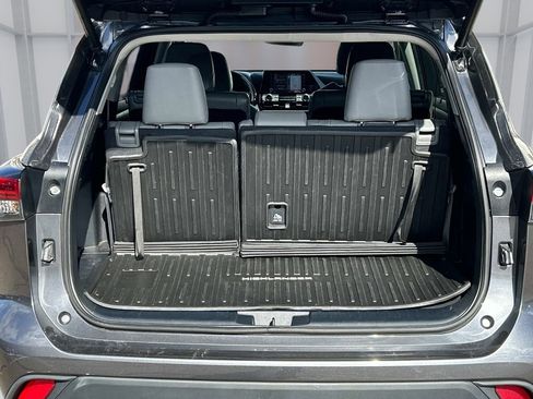 Used 2022 Toyota Highlander XLE image 13