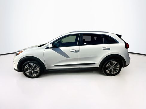 Used 2020 Kia Niro EX Premium w/ Cold Weather Package FWD image 4