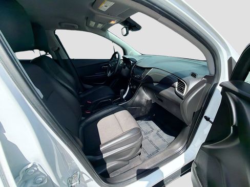 Used 2022 Chevrolet Trax LT w/ LT Convenience Package image 30