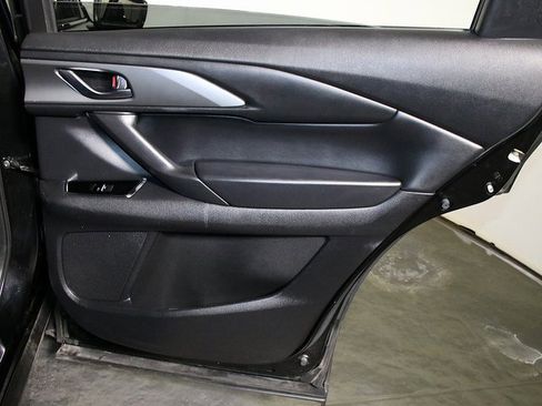 Used 2022 MAZDA CX-9 Touring image 32