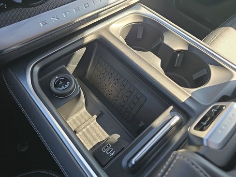 Used 2025 Ford Expedition Platinum w/ Stealth Performance Package AWD/4WD image 29