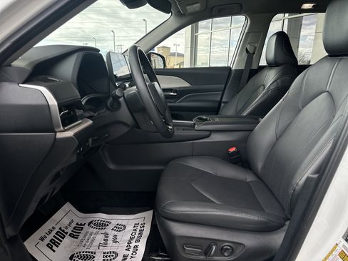 Certified 2024 Toyota Grand Highlander XLE image 10