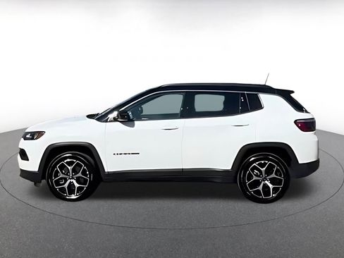 Used 2025 Jeep Compass Limited image 4