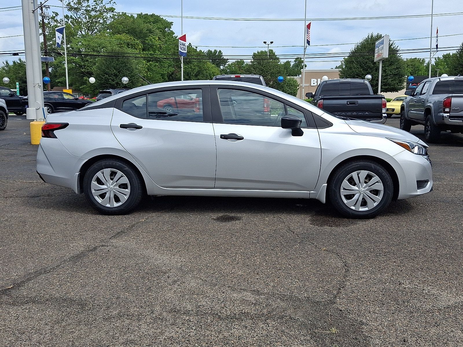 Used 2023 Nissan Versa S w/ Trunk Package FWD image 8