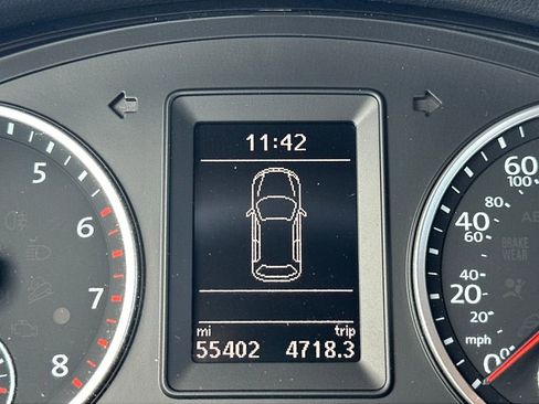 Used 2017 Volkswagen Tiguan S image 23